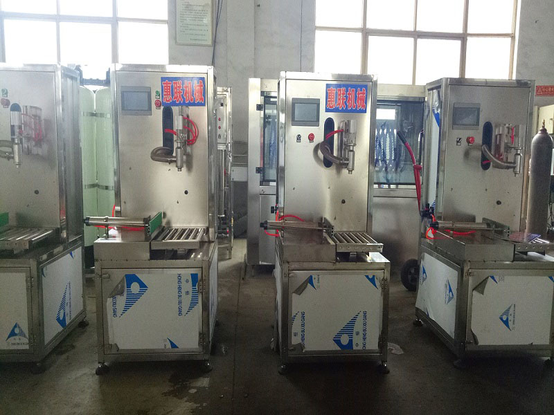 稱重式大劑量白酒灌裝機